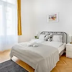 Exclusive Downtown Bella Apartmán