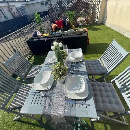 Exclusive Downtown Bella