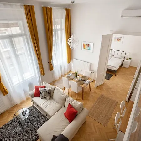 Exclusive Downtown Bella *