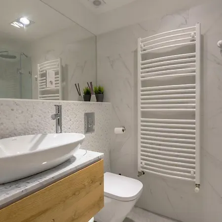 Exclusive Downtown Bella Apartment