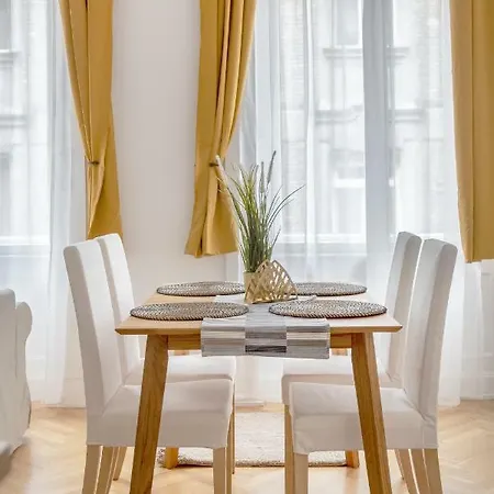 Exclusive Downtown Bella