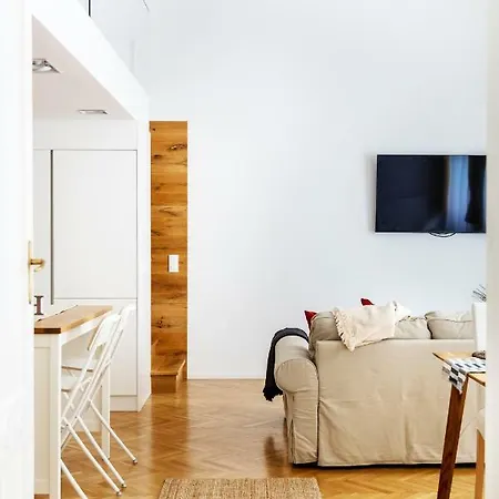 Exclusive Downtown Bella *