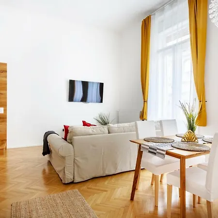 Exclusive Downtown Bella *