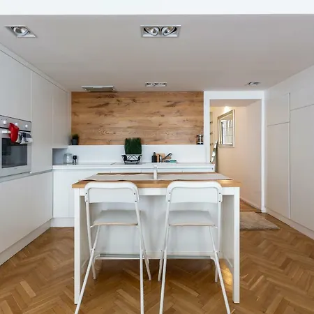 Exclusive Downtown Bella דירה