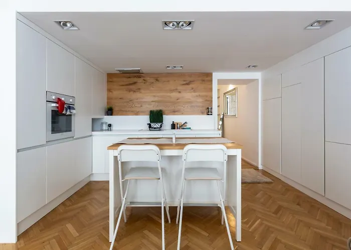 Exclusive Downtown Bella Apartman